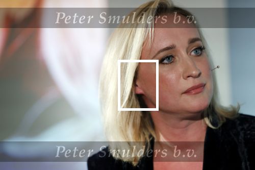 Amsterdam 23 oktober 2018
Boekpresentatie van Antoinette Scheulderman in de soho House . Eva Jinek overhandigt haar het eerste boek.
