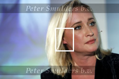 Amsterdam 23 oktober 2018
Boekpresentatie van Antoinette Scheulderman in de soho House . Eva Jinek overhandigt haar het eerste boek.