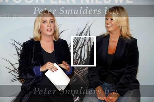 Amsterdam 23 oktober 2018
Boekpresentatie van Antoinette Scheulderman in de soho House . Eva Jinek overhandigt haar het eerste boek.