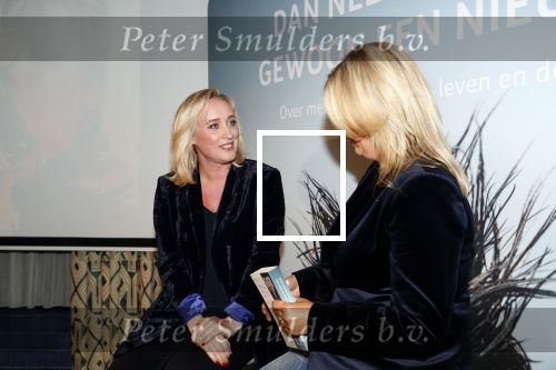 Amsterdam 23 oktober 2018
Boekpresentatie van Antoinette Scheulderman in de soho House . Eva Jinek overhandigt haar het eerste boek.