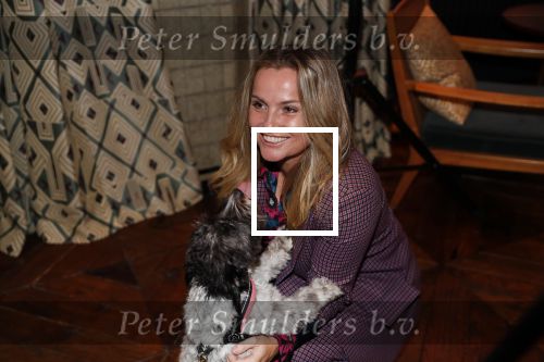 Amsterdam 23 oktober 2018
Boekpresentatie van Antoinette Scheulderman in de soho House . Eva Jinek overhandigt haar het eerste boek. Fatima Moreira de Melo