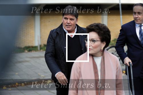 Amsterdam 6 november 2018
Advocaat Gert-Jan Knoops arriveert samen met Frank Masmeijer en zijn vrouw Carry Knoops bij de rechtbank in Amsterdam. De rechtbank in Amsterdam behandelt dinsdag de uitleveringszaak tegen de voormalig-tv-presentator.