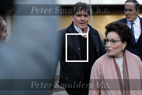 Amsterdam 6 november 2018
Advocaat Gert-Jan Knoops arriveert samen met Frank Masmeijer en zijn vrouw Carry Knoops bij de rechtbank in Amsterdam. De rechtbank in Amsterdam behandelt dinsdag de uitleveringszaak tegen de voormalig-tv-presentator.