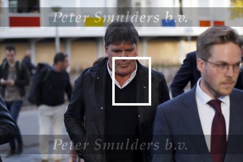 Amsterdam 6 november 2018
Advocaat Gert-Jan Knoops arriveert samen met Frank Masmeijer en zijn vrouw Carry Knoops bij de rechtbank in Amsterdam. De rechtbank in Amsterdam behandelt dinsdag de uitleveringszaak tegen de voormalig-tv-presentator.