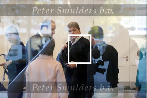 Amsterdam 6 november 2018
Advocaat Gert-Jan Knoops arriveert samen met Frank Masmeijer en zijn vrouw Carry Knoops bij de rechtbank in Amsterdam. De rechtbank in Amsterdam behandelt dinsdag de uitleveringszaak tegen de voormalig-tv-presentator.