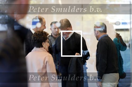 Amsterdam 6 november 2018
Advocaat Gert-Jan Knoops arriveert samen met Frank Masmeijer en zijn vrouw Carry Knoops bij de rechtbank in Amsterdam. De rechtbank in Amsterdam behandelt dinsdag de uitleveringszaak tegen de voormalig-tv-presentator.