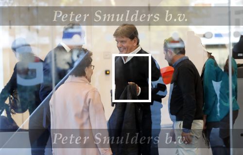 Amsterdam 6 november 2018
Advocaat Gert-Jan Knoops arriveert samen met Frank Masmeijer en zijn vrouw Carry Knoops bij de rechtbank in Amsterdam. De rechtbank in Amsterdam behandelt dinsdag de uitleveringszaak tegen de voormalig-tv-presentator.