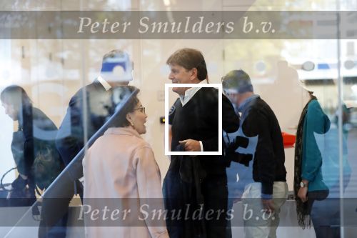 Amsterdam 6 november 2018
Advocaat Gert-Jan Knoops arriveert samen met Frank Masmeijer en zijn vrouw Carry Knoops bij de rechtbank in Amsterdam. De rechtbank in Amsterdam behandelt dinsdag de uitleveringszaak tegen de voormalig-tv-presentator.