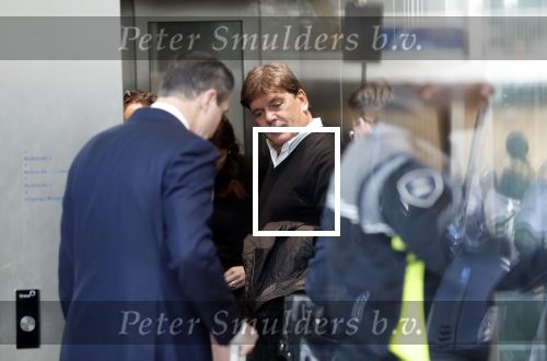 Amsterdam 6 november 2018
Advocaat Gert-Jan Knoops arriveert samen met Frank Masmeijer en zijn vrouw Carry Knoops bij de rechtbank in Amsterdam. De rechtbank in Amsterdam behandelt dinsdag de uitleveringszaak tegen de voormalig-tv-presentator.