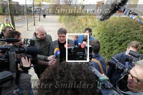 Amsterdam 13 november 2018
Frank Masmeijer komt met zijn advocaat Carry Knoops aan bij de rechtbank. Heel veel pers vangt hem op. Hij wordt daarna meteen uitgeleverd aan Belgie.