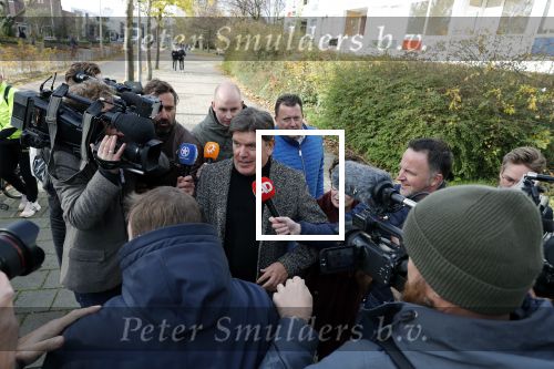 Amsterdam 13 november 2018
Frank Masmeijer komt met zijn advocaat Carry Knoops aan bij de rechtbank. Heel veel pers vangt hem op. Hij wordt daarna meteen uitgeleverd aan Belgie.