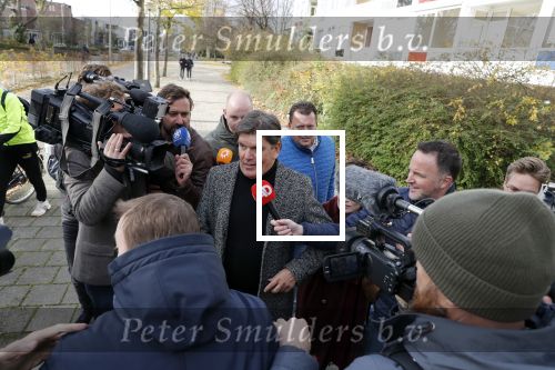 Amsterdam 13 november 2018
Frank Masmeijer komt met zijn advocaat Carry Knoops aan bij de rechtbank. Heel veel pers vangt hem op. Hij wordt daarna meteen uitgeleverd aan Belgie.