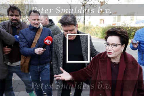 Amsterdam 13 november 2018
Frank Masmeijer komt met zijn advocaat Carry Knoops aan bij de rechtbank. Heel veel pers vangt hem op. Hij wordt daarna meteen uitgeleverd aan Belgie.