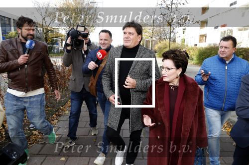 Amsterdam 13 november 2018
Frank Masmeijer komt met zijn advocaat Carry Knoops aan bij de rechtbank. Heel veel pers vangt hem op. Hij wordt daarna meteen uitgeleverd aan Belgie.