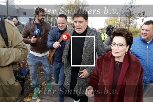 Amsterdam 13 november 2018
Frank Masmeijer komt met zijn advocaat Carry Knoops aan bij de rechtbank. Heel veel pers vangt hem op. Hij wordt daarna meteen uitgeleverd aan Belgie.