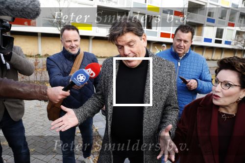 Amsterdam 13 november 2018
Frank Masmeijer komt met zijn advocaat Carry Knoops aan bij de rechtbank. Heel veel pers vangt hem op. Hij wordt daarna meteen uitgeleverd aan Belgie.