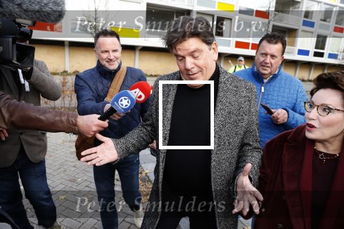 Amsterdam 13 november 2018
Frank Masmeijer komt met zijn advocaat Carry Knoops aan bij de rechtbank. Heel veel pers vangt hem op. Hij wordt daarna meteen uitgeleverd aan Belgie.