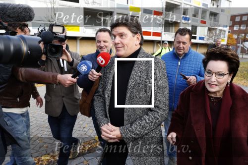 Amsterdam 13 november 2018
Frank Masmeijer komt met zijn advocaat Carry Knoops aan bij de rechtbank. Heel veel pers vangt hem op. Hij wordt daarna meteen uitgeleverd aan Belgie.