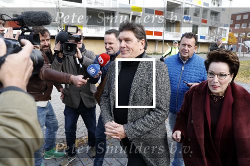 Amsterdam 13 november 2018
Frank Masmeijer komt met zijn advocaat Carry Knoops aan bij de rechtbank. Heel veel pers vangt hem op. Hij wordt daarna meteen uitgeleverd aan Belgie.
