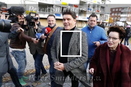 Amsterdam 13 november 2018
Frank Masmeijer komt met zijn advocaat Carry Knoops aan bij de rechtbank. Heel veel pers vangt hem op. Hij wordt daarna meteen uitgeleverd aan Belgie.