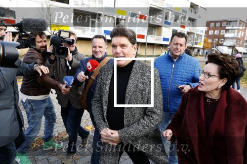 Amsterdam 13 november 2018
Frank Masmeijer komt met zijn advocaat Carry Knoops aan bij de rechtbank. Heel veel pers vangt hem op. Hij wordt daarna meteen uitgeleverd aan Belgie.
