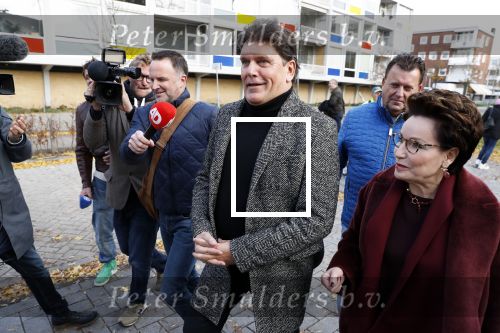 Amsterdam 13 november 2018
Frank Masmeijer komt met zijn advocaat Carry Knoops aan bij de rechtbank. Heel veel pers vangt hem op. Hij wordt daarna meteen uitgeleverd aan Belgie.