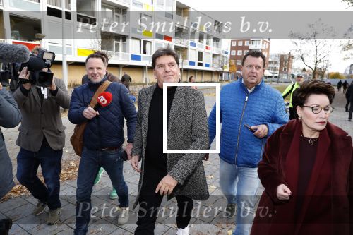 Amsterdam 13 november 2018
Frank Masmeijer komt met zijn advocaat Carry Knoops aan bij de rechtbank. Heel veel pers vangt hem op. Hij wordt daarna meteen uitgeleverd aan Belgie.