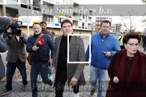 Amsterdam 13 november 2018
Frank Masmeijer komt met zijn advocaat Carry Knoops aan bij de rechtbank. Heel veel pers vangt hem op. Hij wordt daarna meteen uitgeleverd aan Belgie.