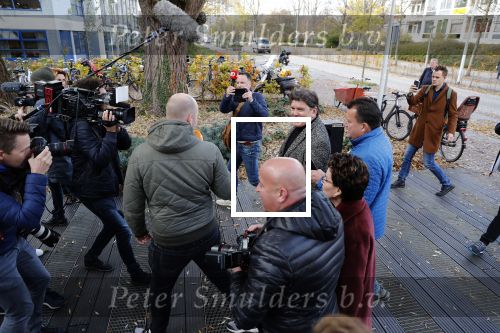 Amsterdam 13 november 2018
Frank Masmeijer komt met zijn advocaat Carry Knoops aan bij de rechtbank. Heel veel pers vangt hem op. Hij wordt daarna meteen uitgeleverd aan Belgie.