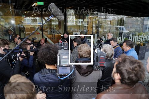 Amsterdam 13 november 2018
Frank Masmeijer komt met zijn advocaat Carry Knoops aan bij de rechtbank. Heel veel pers vangt hem op. Hij wordt daarna meteen uitgeleverd aan Belgie.