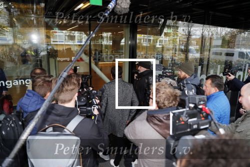 Amsterdam 13 november 2018
Frank Masmeijer komt met zijn advocaat Carry Knoops aan bij de rechtbank. Heel veel pers vangt hem op. Hij wordt daarna meteen uitgeleverd aan Belgie.