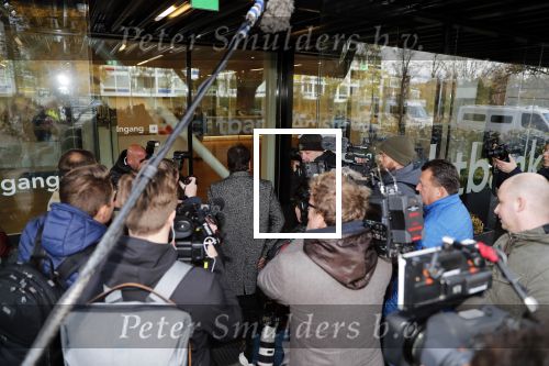 Amsterdam 13 november 2018
Frank Masmeijer komt met zijn advocaat Carry Knoops aan bij de rechtbank. Heel veel pers vangt hem op. Hij wordt daarna meteen uitgeleverd aan Belgie.
