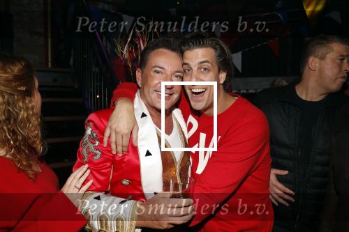Amsterdam 5 november 2018
Opening Toppers party cafe met Jan Smit Jeroen v d Boom Rene Froger en Gerard Joling.. Gerard met Snollebolleke