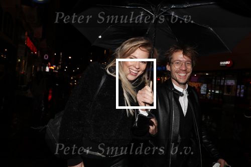 Amsterdam 30 oktober 2018
Giel Beelen en Celine Huijsmans onder een paraplu in Amsterdam centrum.
