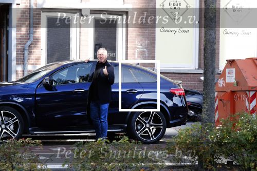 Amsterdam 17 oktober 2018
Gordon voor zijn nieuwe restaurant in Amsterdam zuid.