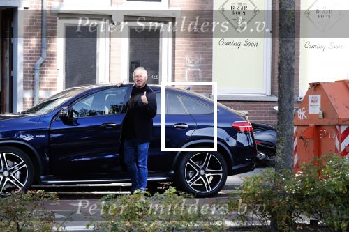 Amsterdam 17 oktober 2018
Gordon voor zijn nieuwe restaurant in Amsterdam zuid.