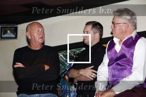 Amsterdam 1 november 2018
Boekpresentatie Frank Waals op Rembrandtplein.  Aanwezig oa Harrie Klooster Barry Stevens Inge Ipenburg en Mariska v Kolck