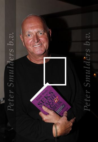 Amsterdam 1 november 2018
Boekpresentatie Frank Waals op Rembrandtplein.  Aanwezig oa Harrie Klooster Barry Stevens Inge Ipenburg en Mariska v Kolck