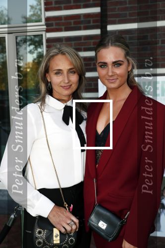 Amsterdam 4 oktober 2018
Gala ten bate van het Kluivert Dog rescue center op Curacao (patrick en Rosanna Kluivert) in het Pescana Hotel. Henriette en Estella Bergkamp en Nino Wilkes
