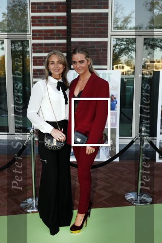 Amsterdam 4 oktober 2018
Gala ten bate van het Kluivert Dog rescue center op Curacao (patrick en Rosanna Kluivert) in het Pescana Hotel. Henriette en Estella Bergkamp en Nino Wilkes