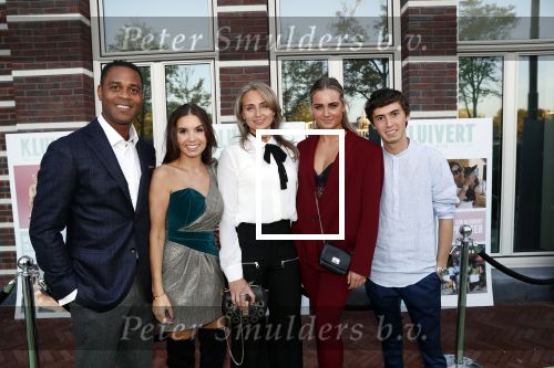 Amsterdam 4 oktober 2018
Gala ten bate van het Kluivert Dog rescue center op Curacao (patrick en Rosanna Kluivert) in het Pescana Hotel. Henriette en Estella Bergkamp en Nino Wilkes