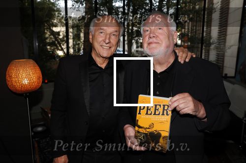 Hilversum 8 oktober 2018
Boek presentatie Peter Koelewijn bij wisseloord studioâ€™s. Het boek is geschreven door Tjerk Lammers. jan Smeets
