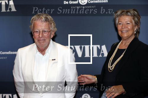 Amsterdam 22 augustus 2018
Premiere Evita in carre. jan des Bouvrie met een kennis