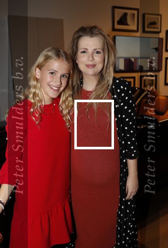 Amsterdam 30 oktober 2018
Boekpresentatie Kelly Weekers. Haar man John Ewbank reikte het eerste boek uit. Jennifer Ewbank zwanger net nichtje Day