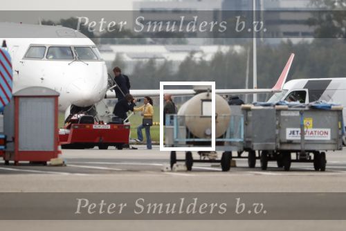 Schiphol Oost 4 oktober 2018
Vrienden van Johnny de Mol en zijn vrouw Anouk vertrekken vanaf schiphol oost met een prive vliegtuig naar Portugal. Aanwezig oa Willek Alberti  , broer Kaj Lerby met gezin Dinand en Lucy Woesthoff John Ewbank en Kelly Weekers Katja Schuurman en Freek v Noordwijk Tony Berk manager Carlijn de Vries met man Nikkie Plessen en Linda de Mol met Jeroen Rietbergen en kinderen Noah en Julian.