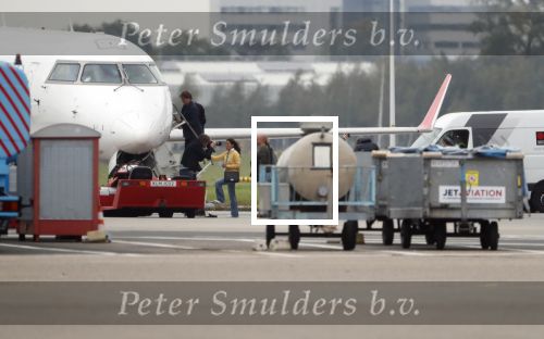 Schiphol Oost 4 oktober 2018
Vrienden van Johnny de Mol en zijn vrouw Anouk vertrekken vanaf schiphol oost met een prive vliegtuig naar Portugal. Aanwezig oa Willek Alberti  , broer Kaj Lerby met gezin Dinand en Lucy Woesthoff John Ewbank en Kelly Weekers Katja Schuurman en Freek v Noordwijk Tony Berk manager Carlijn de Vries met man Nikkie Plessen en Linda de Mol met Jeroen Rietbergen en kinderen Noah en Julian.