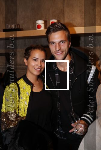 Amsterdam 8 oktober 2018
Presentatie jassenlijn Duno bij 1 op de cornelis schuytstraat. Ruud Gullit bkrijgt eerste jas. Joel Veltman met zijn vrouw