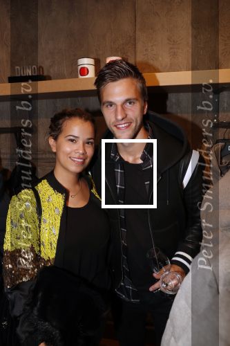 Amsterdam 8 oktober 2018
Presentatie jassenlijn Duno bij 1 op de cornelis schuytstraat. Ruud Gullit bkrijgt eerste jas. Joel Veltman met zijn vrouw