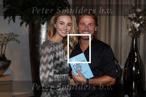 Amsterdam 30 oktober 2018
Boekpresentatie Kelly Weekers. Haar man John Ewbank reikte het eerste boek uit. Dochter Scottie en Day Ewbank waren ook aanwezig.