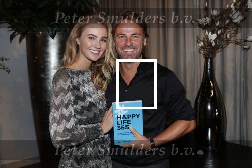 Amsterdam 30 oktober 2018
Boekpresentatie Kelly Weekers. Haar man John Ewbank reikte het eerste boek uit. Dochter Scottie en Day Ewbank waren ook aanwezig.